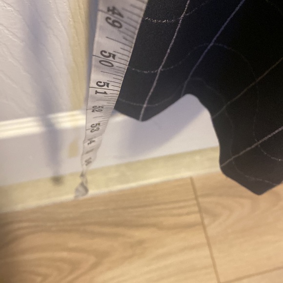 PEARL BY LELA ROSE
Plaid Print V-Neck Jumpsuit
Size:6 Roomy enough to fit size 8 - Picture 7 of 9